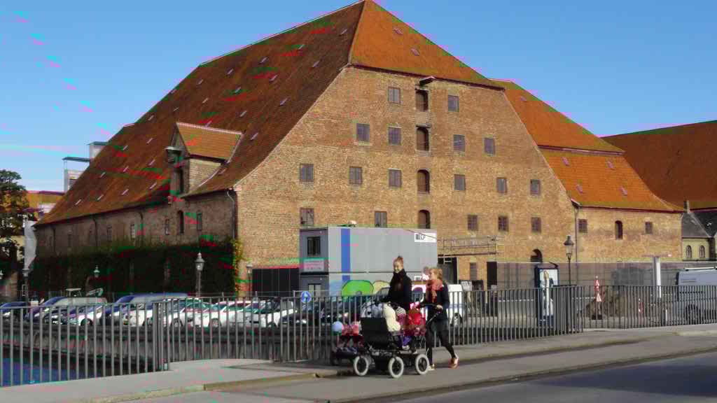 http://s5.picofile.com/file/8137217684/10.jpg