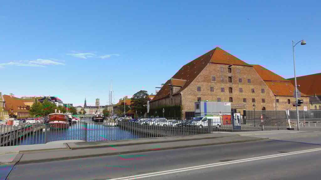 http://s5.picofile.com/file/8137217734/11.jpg