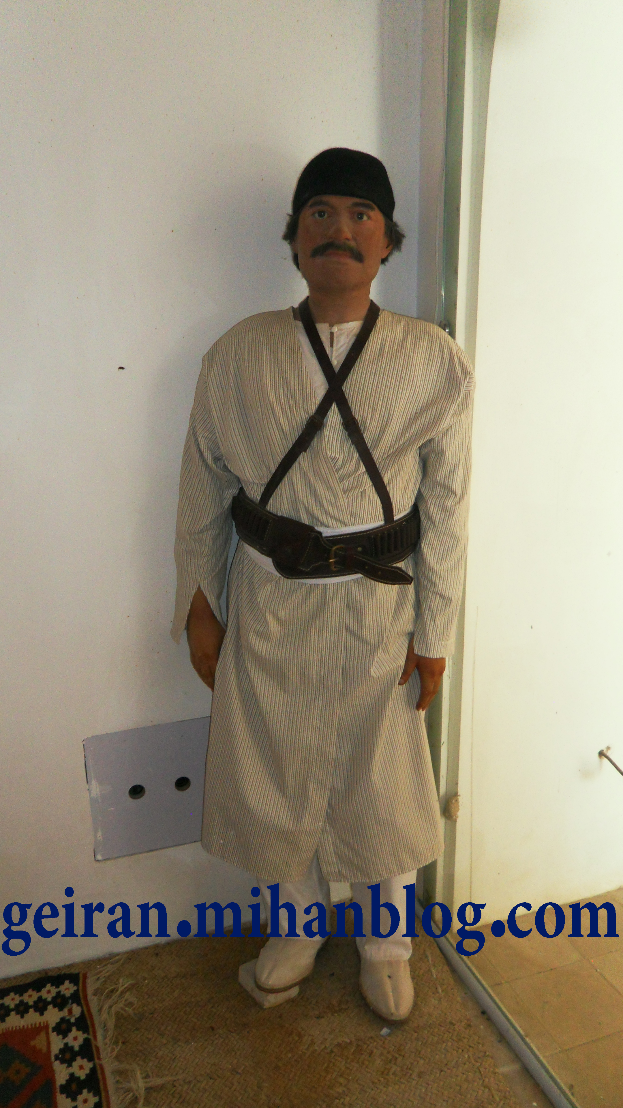 http://s5.picofile.com/file/8137559500/SAM_0395.jpg