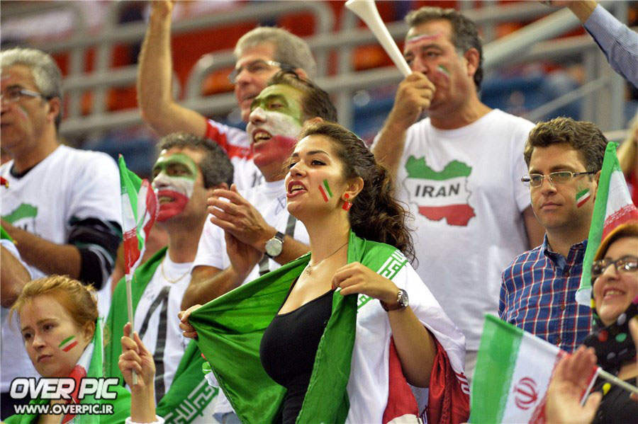 تماشاگر ایرانی بازی ایران - آمریکا در والیبال قهرمانی جهان