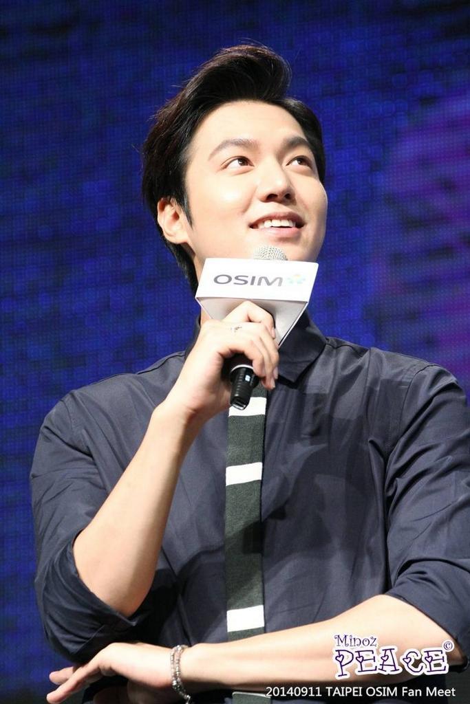 http://s5.picofile.com/file/8141152984/Bxml7JoCYAAA0p3.jpg