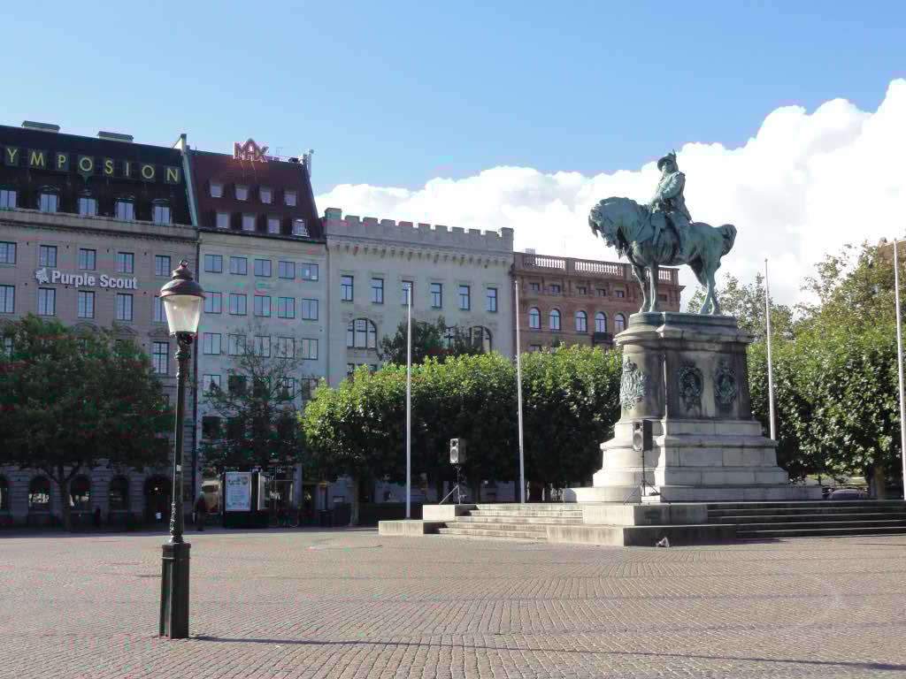 http://s5.picofile.com/file/8142516568/021.jpg