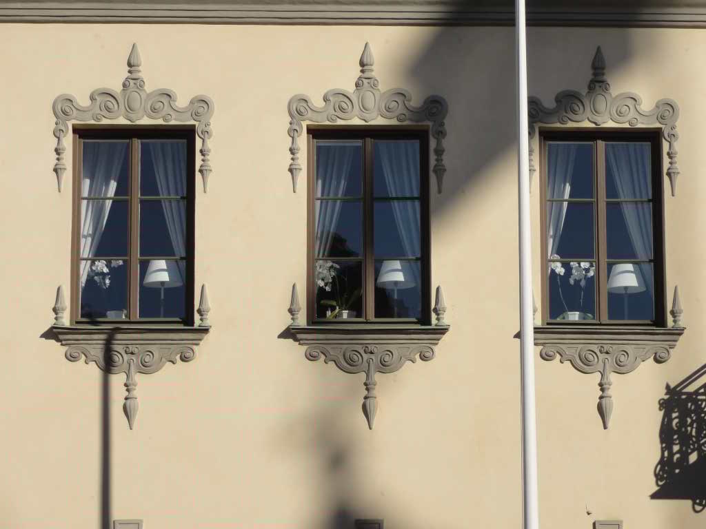 http://s5.picofile.com/file/8142516584/025.jpg