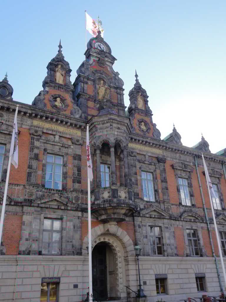 http://s5.picofile.com/file/8142516600/027.jpg