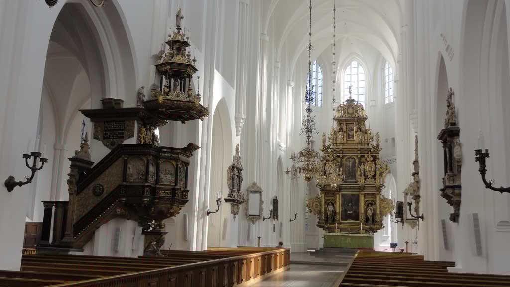 http://s5.picofile.com/file/8142516642/034.jpg