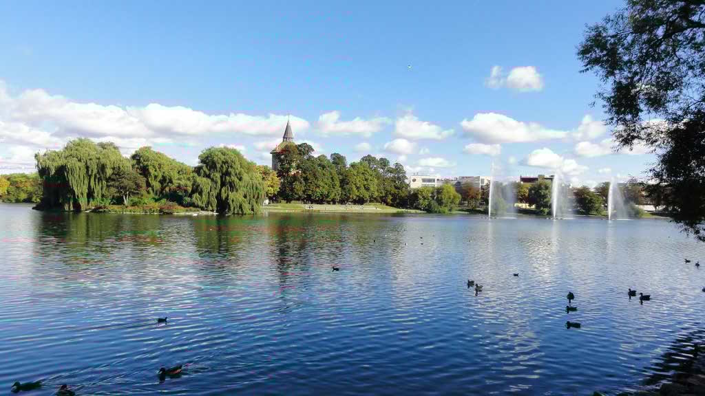 http://s5.picofile.com/file/8142517776/130.jpg
