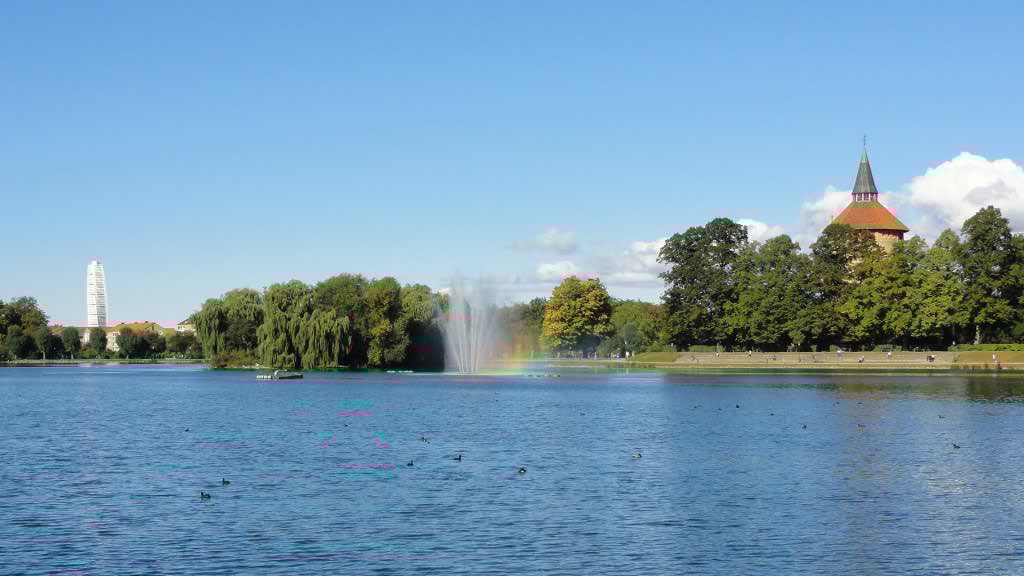 http://s5.picofile.com/file/8142517918/141.jpg