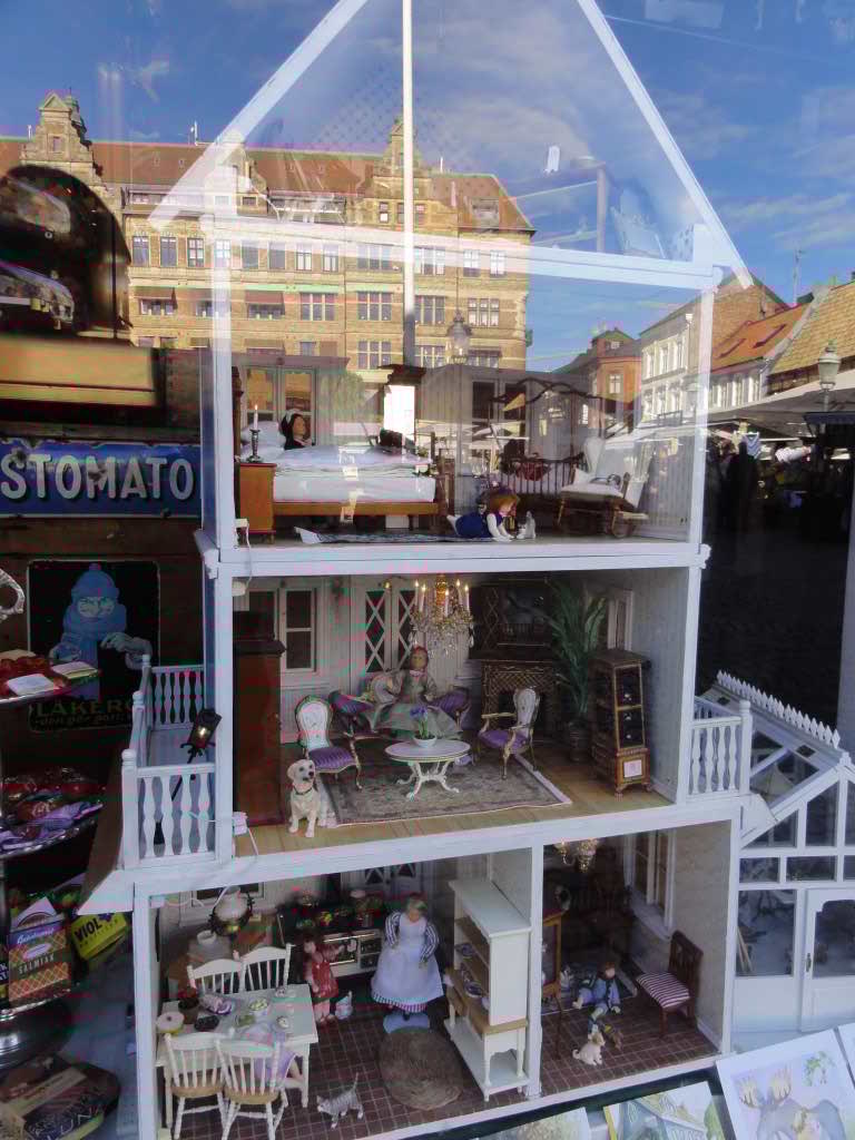 http://s5.picofile.com/file/8142815526/050.jpg