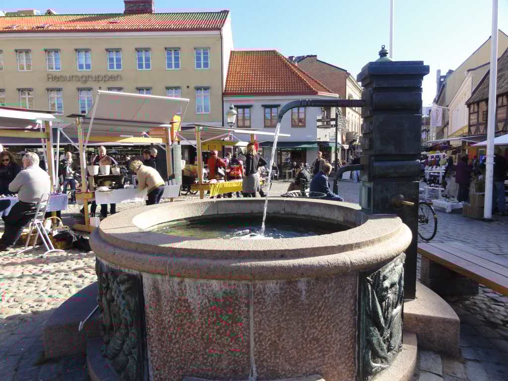 http://s5.picofile.com/file/8142815692/056.jpg