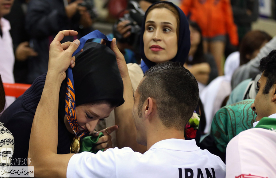 شادی ملی پوشان والیبال ایران پس از قهرمانی در آسیا