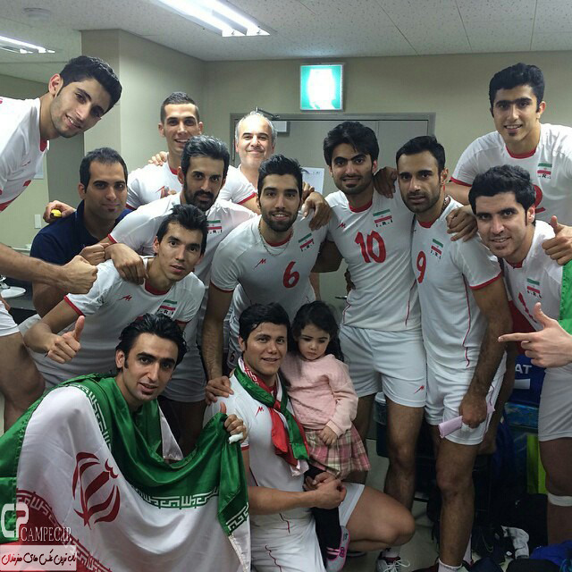 شادی ملی پوشان والیبال ایران پس از قهرمانی در آسیا