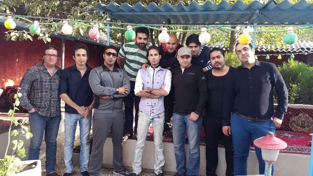 http://s5.picofile.com/file/8144276468/Mehdi_Group_64.jpg