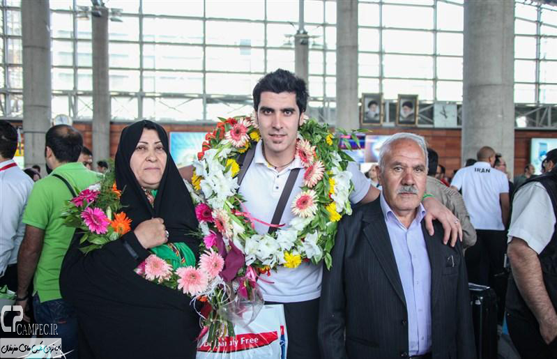 شهرام محمودی و پدر و مادرش