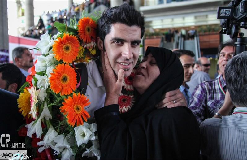 شهرام محمودی و مادرش