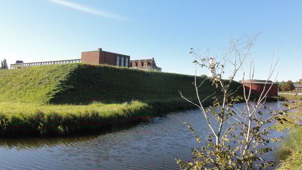 http://s5.picofile.com/file/8144915368/197.jpg
