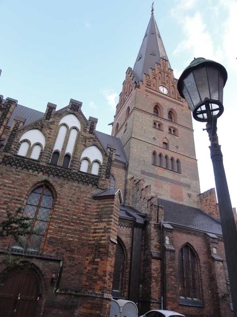 http://s5.picofile.com/file/8144915642/221.jpg