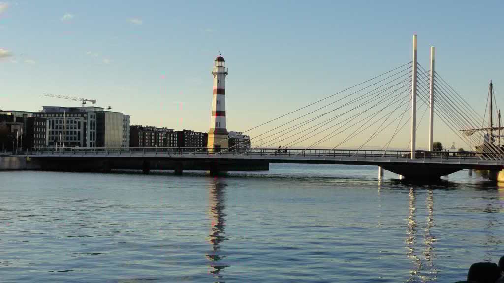 http://s5.picofile.com/file/8144915926/224.jpg