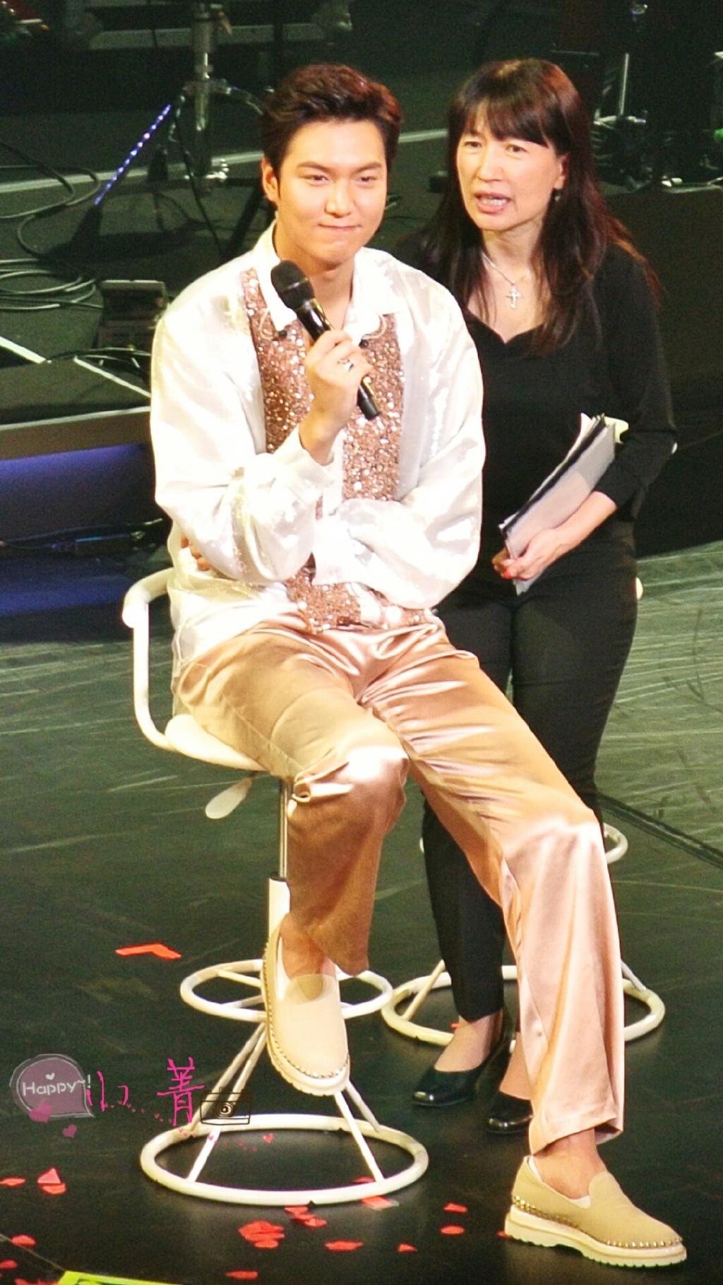 http://s5.picofile.com/file/8145957876/concertj_060959.jpg