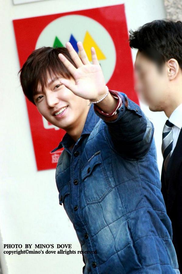 http://s5.picofile.com/file/8146645176/3ulwwoz1rib2sk1imh5o.jpg