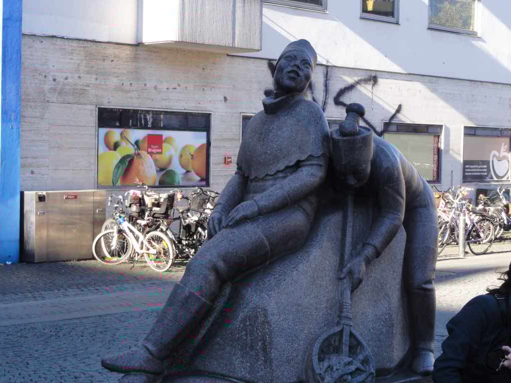 http://s5.picofile.com/file/8147245450/243.jpg