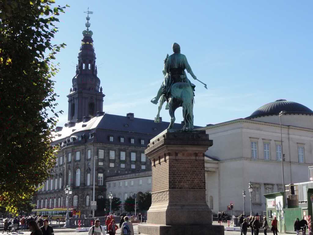 http://s5.picofile.com/file/8147245718/291.jpg