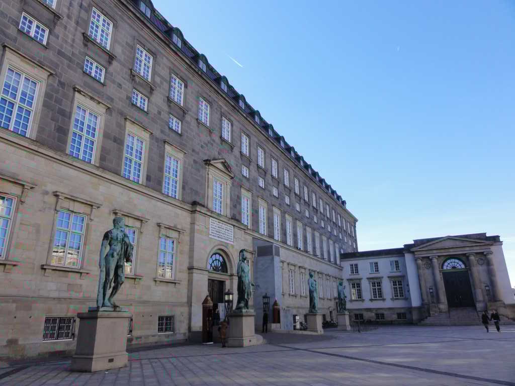 http://s5.picofile.com/file/8147245892/301.jpg