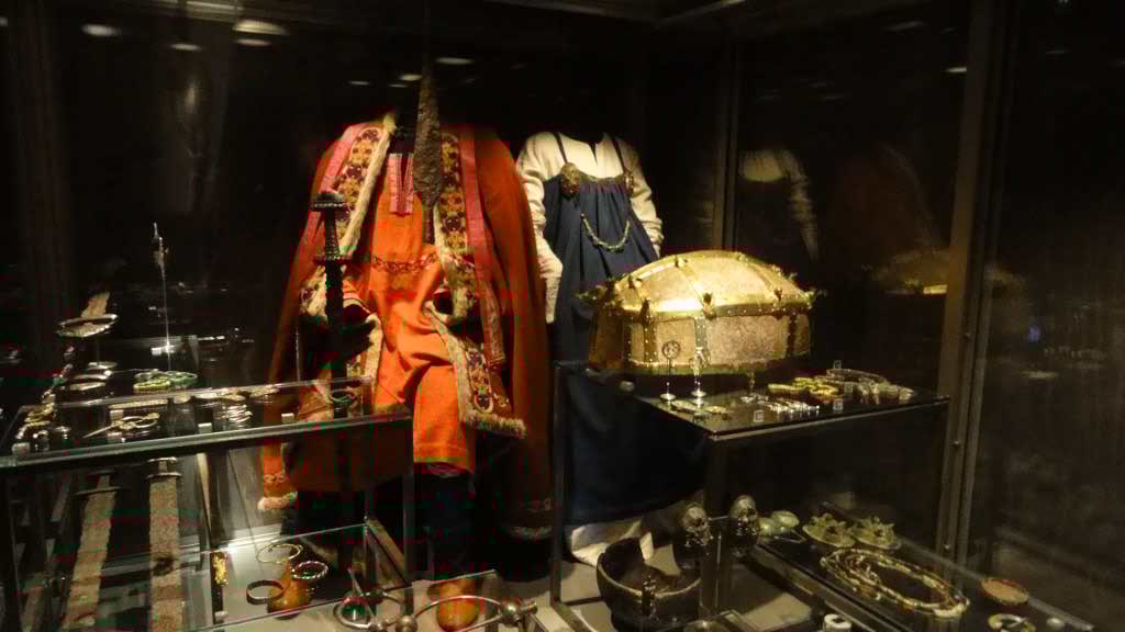 http://s5.picofile.com/file/8147246968/391.jpg