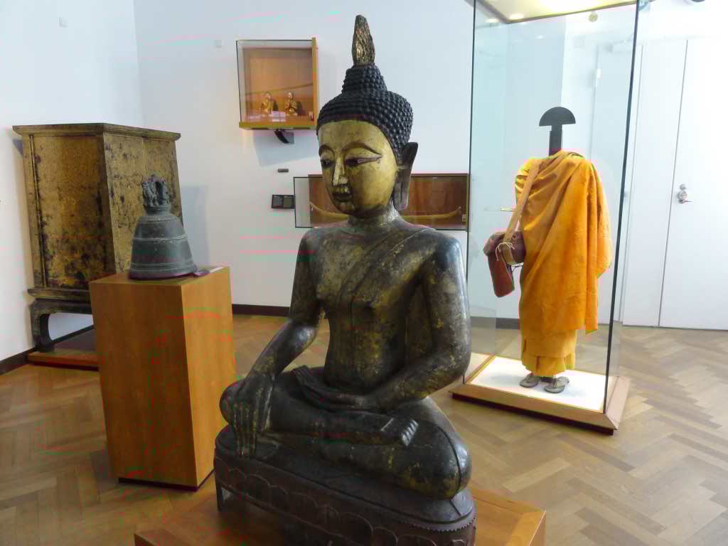http://s5.picofile.com/file/8147247076/406.jpg