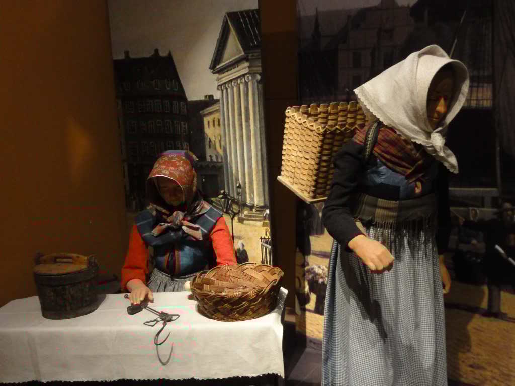 http://s5.picofile.com/file/8147247450/426.jpg
