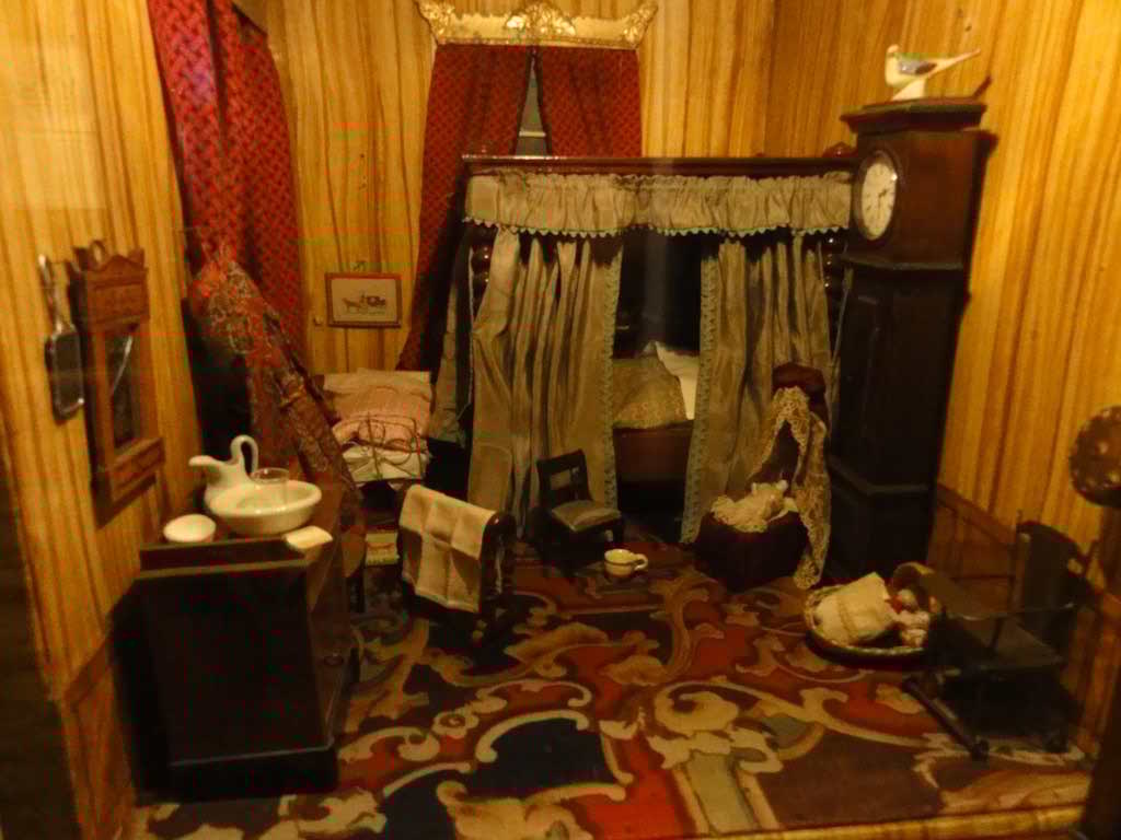 http://s5.picofile.com/file/8147247592/439.jpg