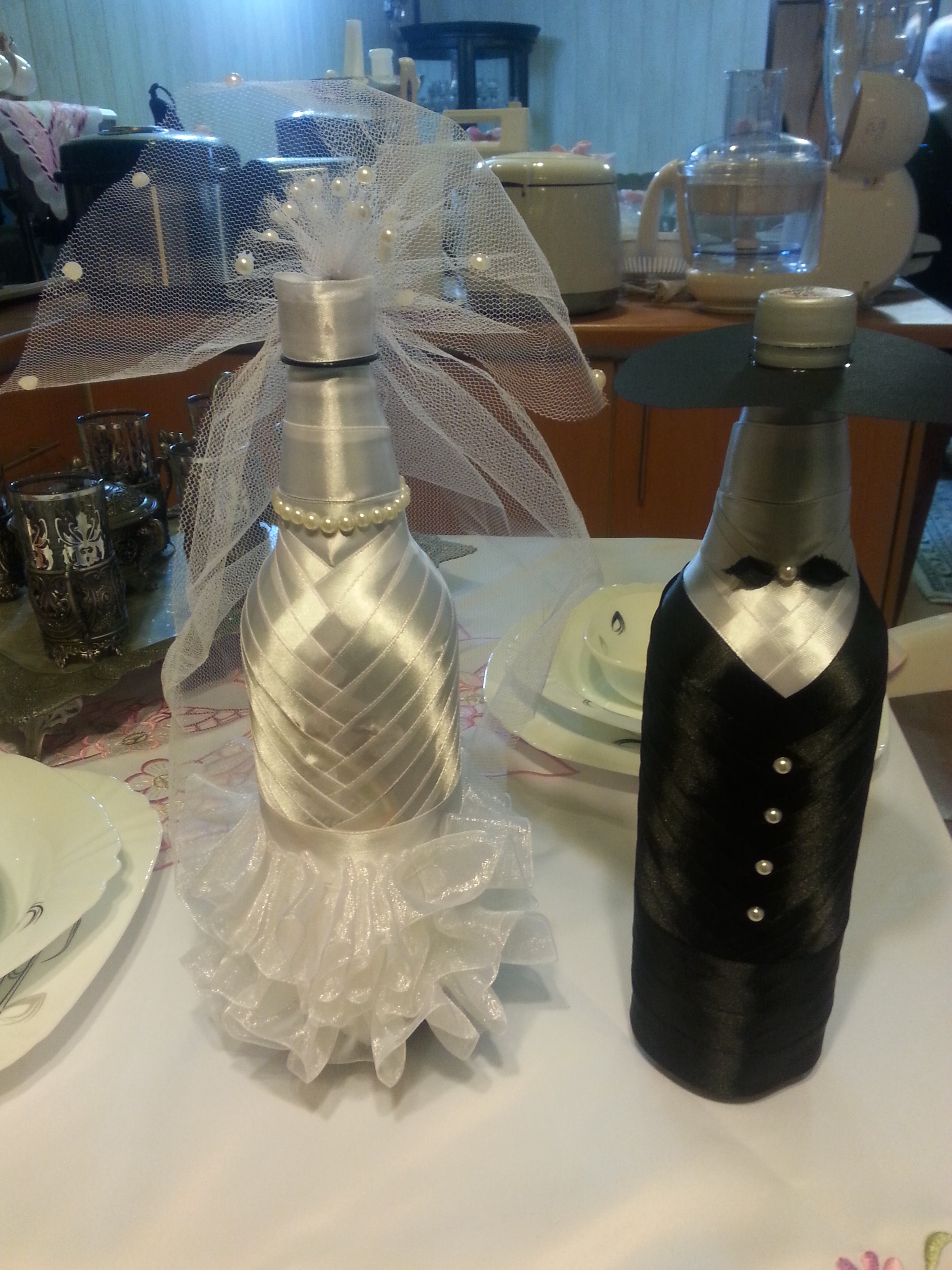 تزیین جهیزیه خاله فاطمه بطری به شکل عروس و داماد شیشه نوشابه دلستر