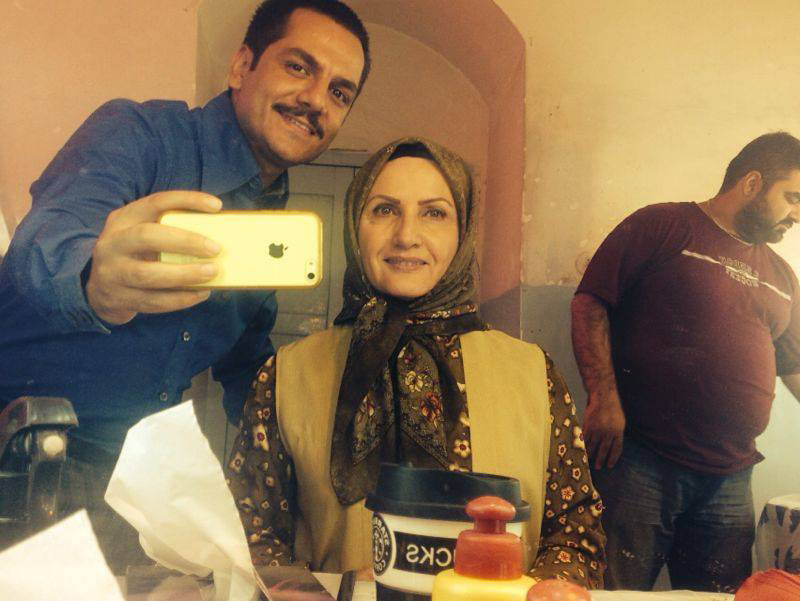 عباس غزالی و زهرا سعیدی در پشت صحنه سریال حانیه