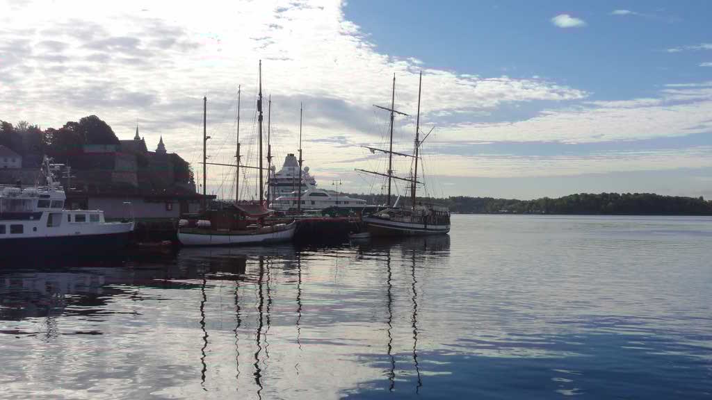 http://s5.picofile.com/file/8149521750/524.jpg
