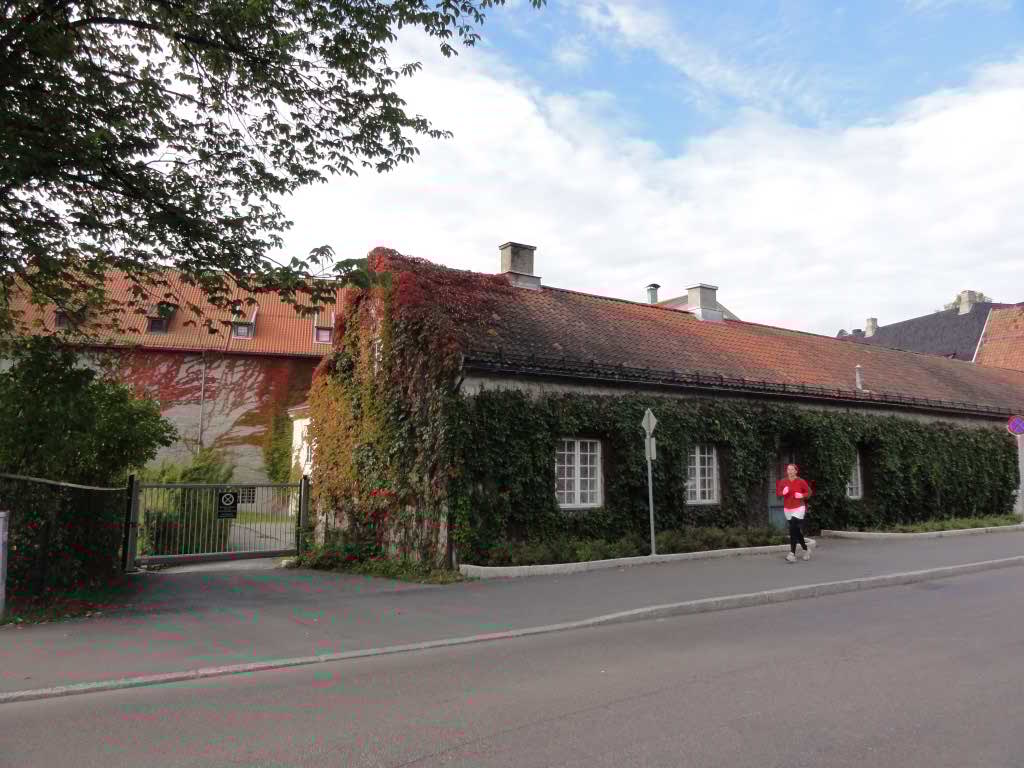 http://s5.picofile.com/file/8149521926/552.jpg