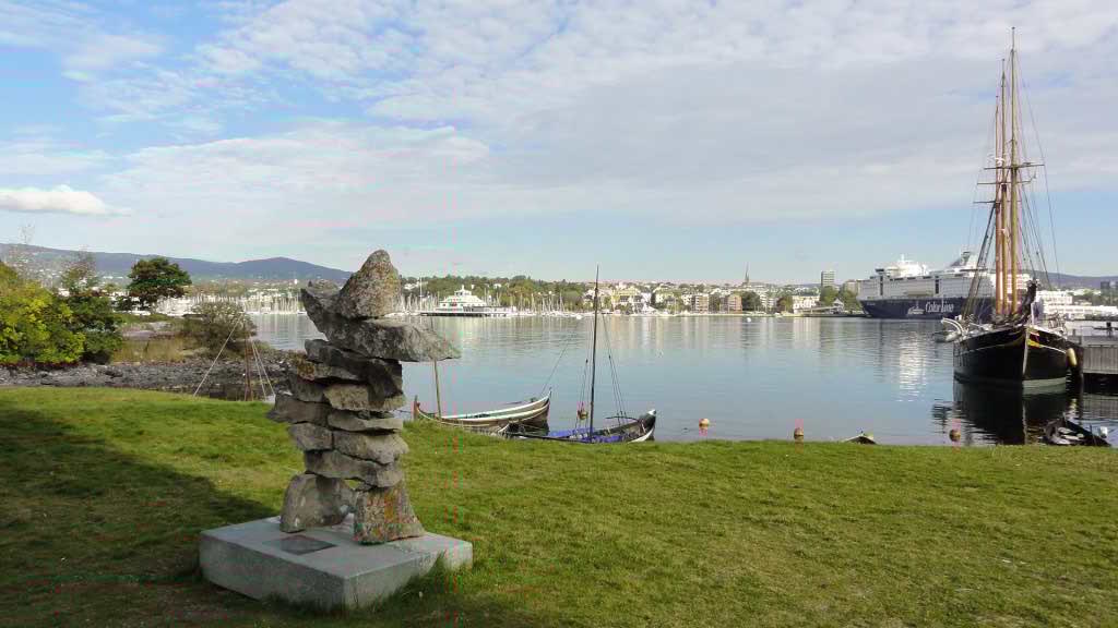 http://s5.picofile.com/file/8149522068/570.jpg