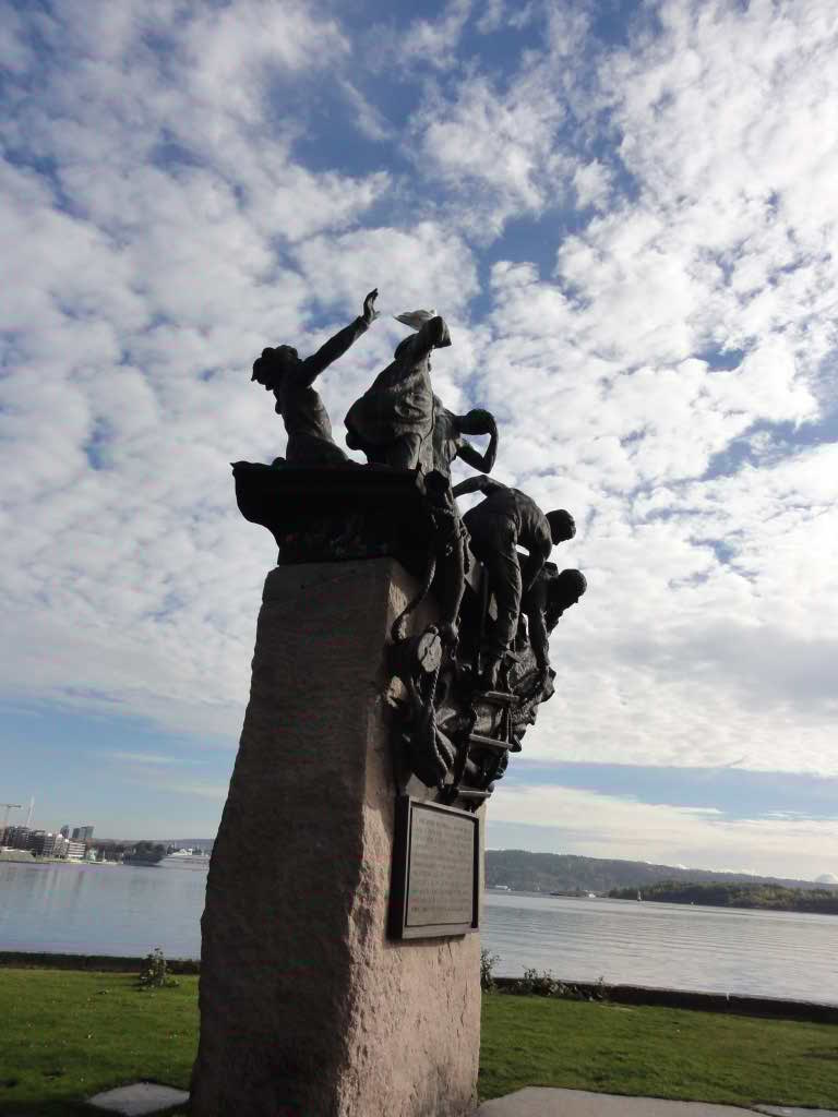 http://s5.picofile.com/file/8149522100/579.jpg