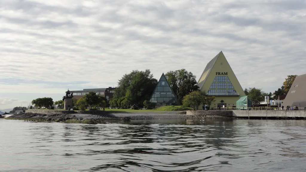 http://s5.picofile.com/file/8149522192/602.jpg