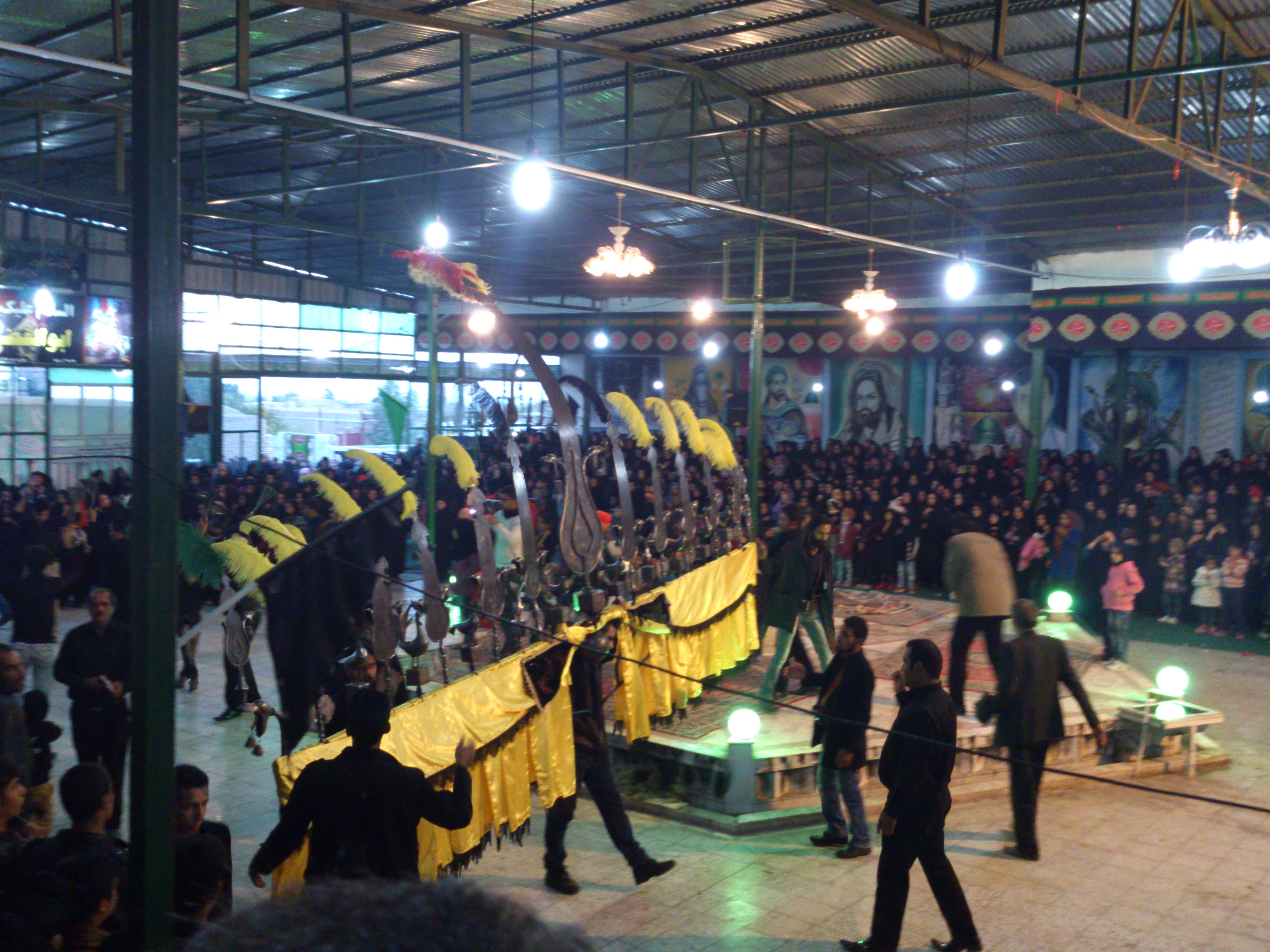مراسم عزاداری در حسینیه بلورد و علم کشی
