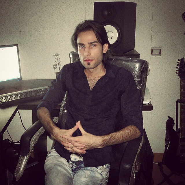 http://s5.picofile.com/file/8150299900/work.jpg