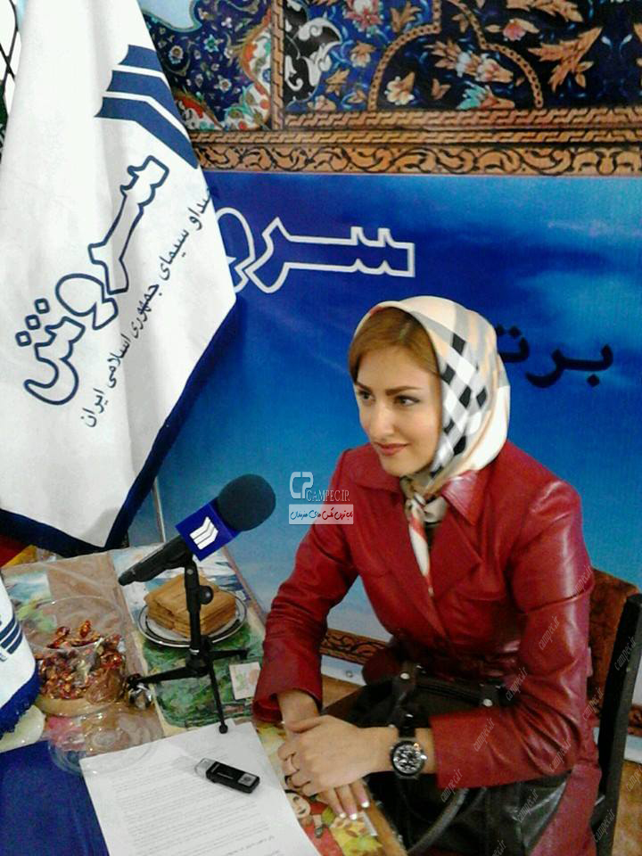 عکس سمیرا حسینی در نمایشگاه مطبوعات