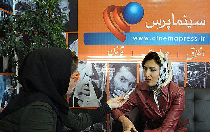 سمیرا حسینی در نمایشگاه مطبوعات