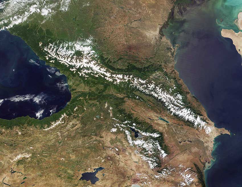عکس هوایی از رشته‌کوه قفقاز (Caucasus Mountains)