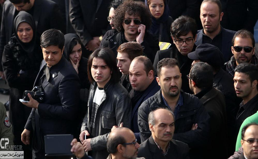 محسن یگانه در مراسم خاکسپاری مرتضی پاشایی