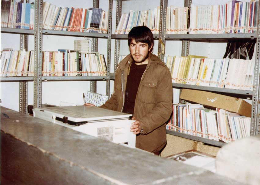 آقای محمد اسدپور اقدم در کتابخانه شهید بهشتی قاضی جهان 