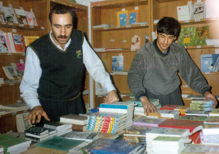 حسین بابازاده و مهندس محمدحسین رنجبری - نمایشگاه کتاب قاضی جهان 