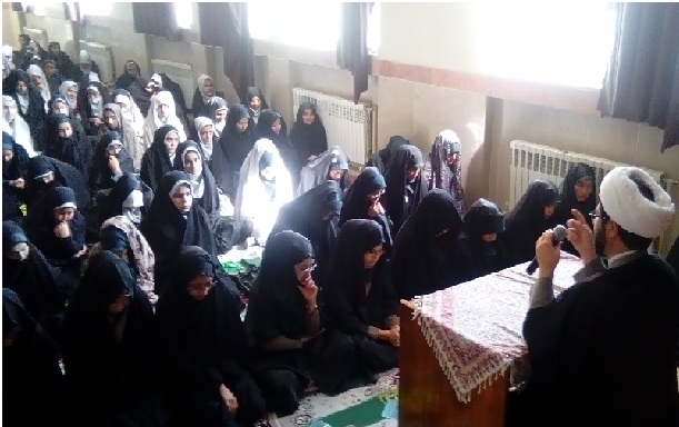 نماز جماعت و سخنرانی در دبیرستان عرفان قهدریجان با موضوع آسیب های اجتماعی