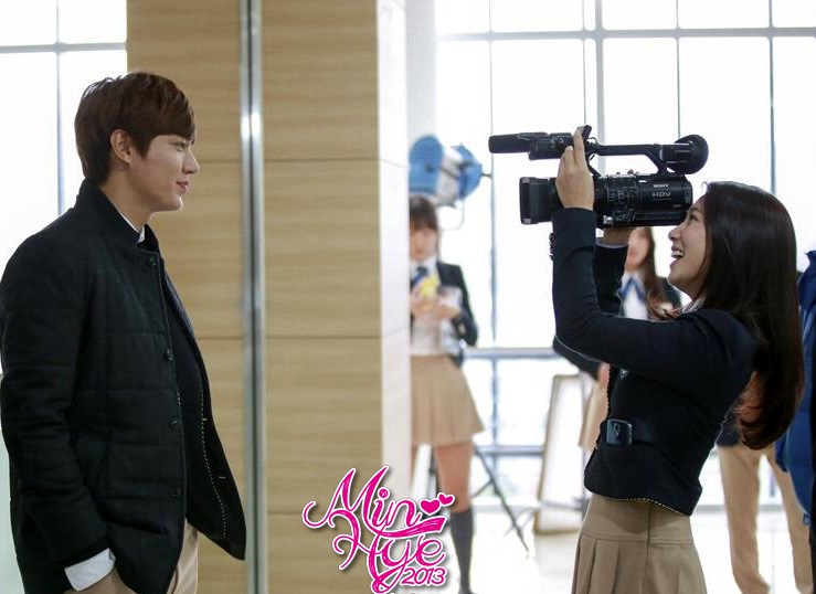 http://s5.picofile.com/file/8152546942/minhyekk.jpg