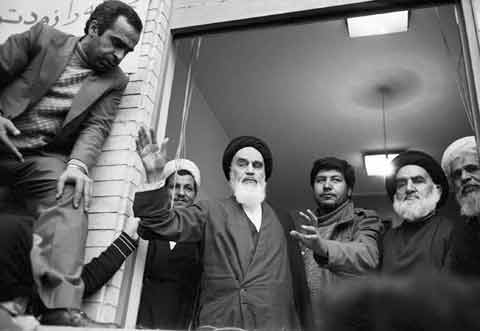 آیینه یزد - باید گفت که حقانیت راه امام(ره) آن قدر آشکار است که با چنین ابرهای تیره و تاری کتمان نمی‌شود