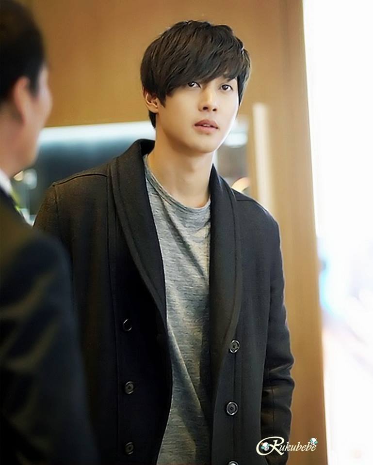 [Photos – 3] Kim Hyun Joong At The Opening Of LUXBENE Edition Store In Busan – [2014.12.22]