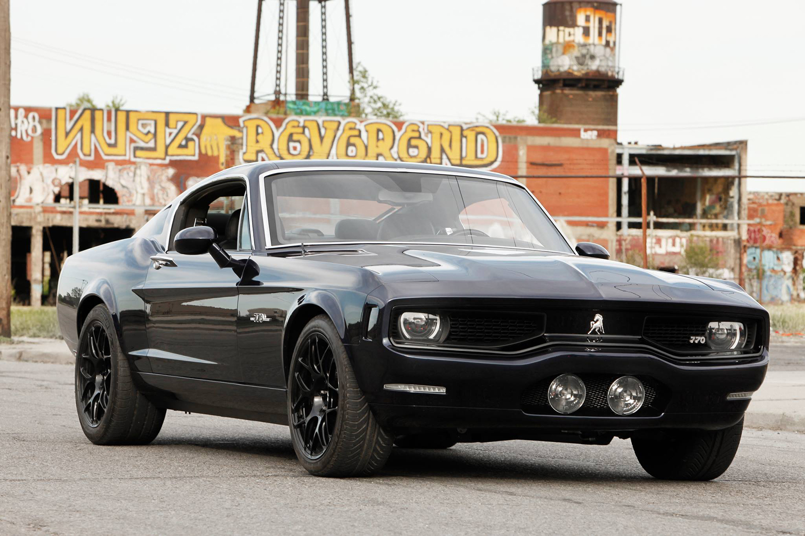 2014_equus_bass770_1.jpg